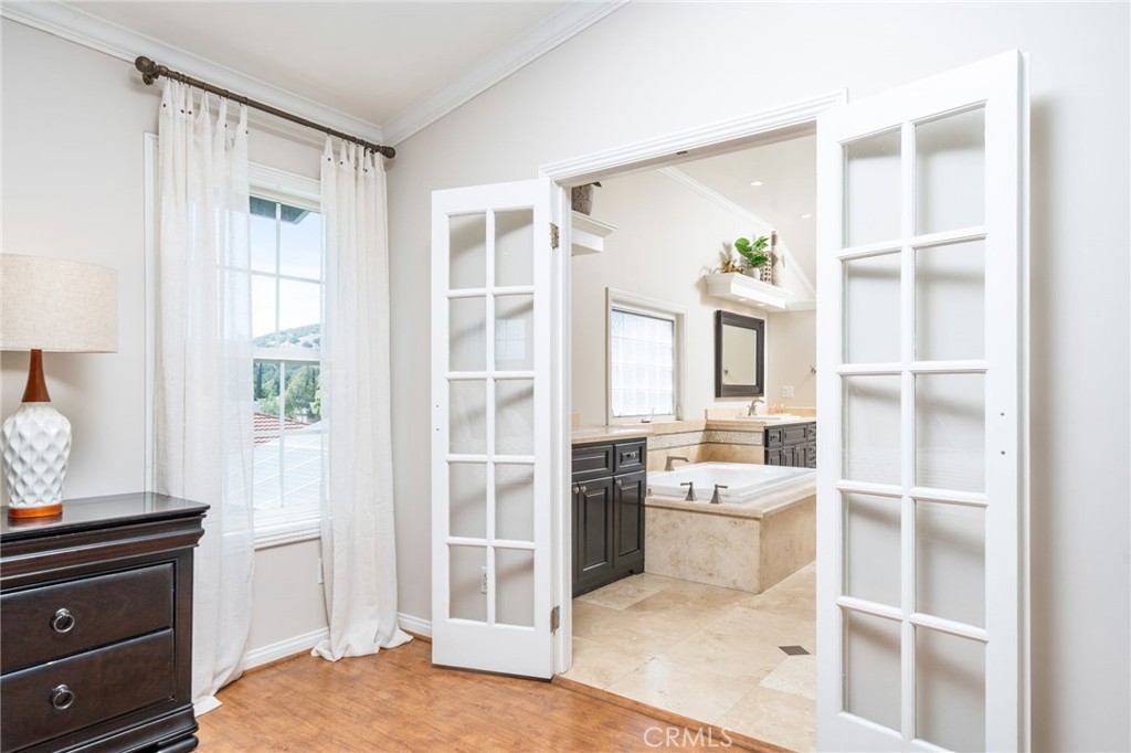 280 E Miramar