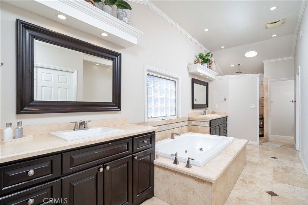 280 E Miramar