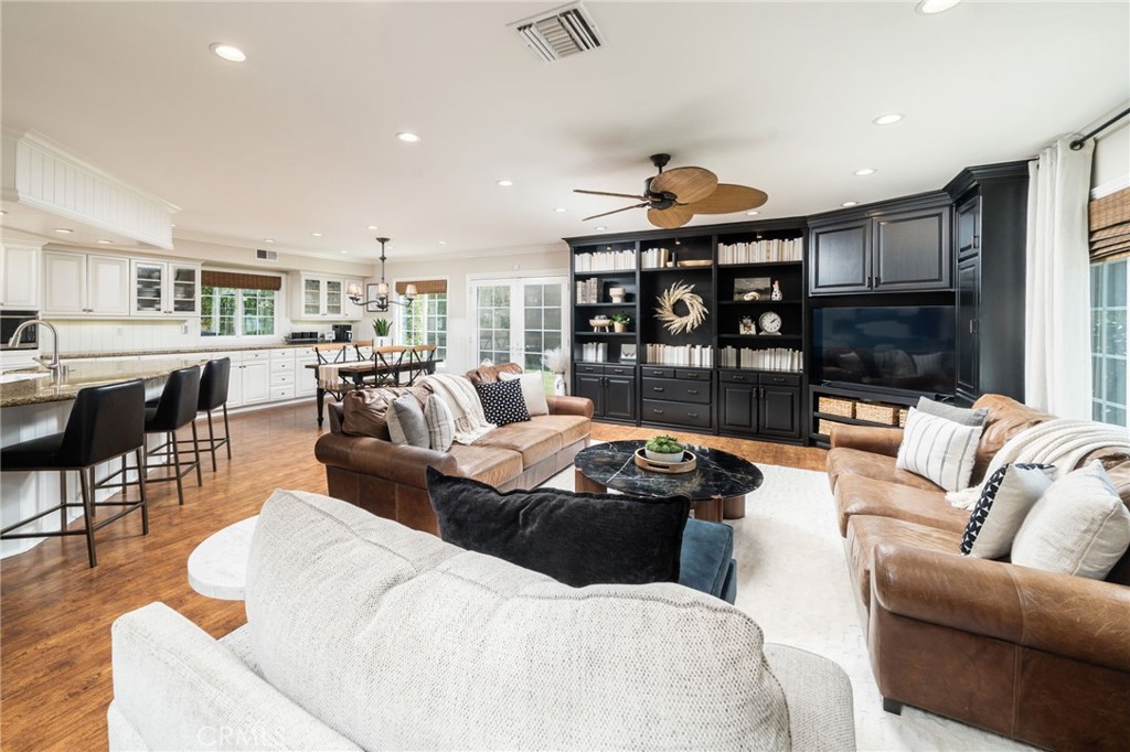 280 E Miramar