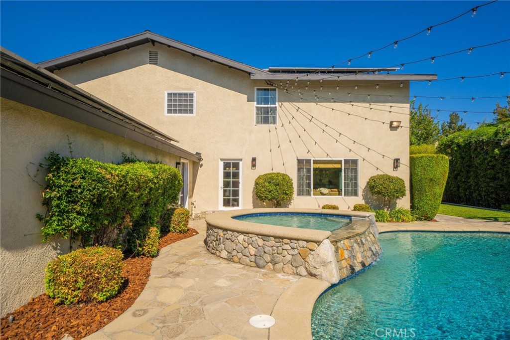 280 E Miramar