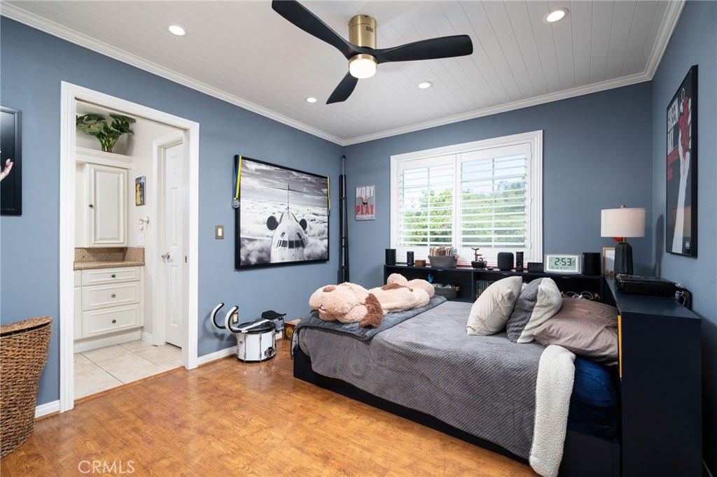 280 E Miramar