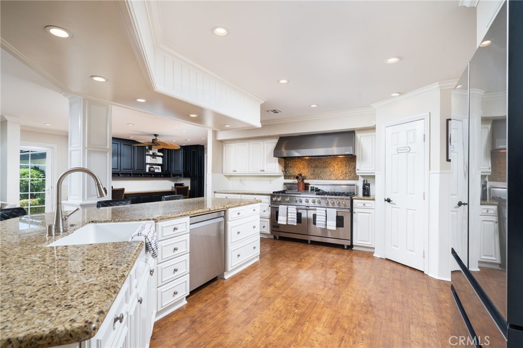 280 E Miramar