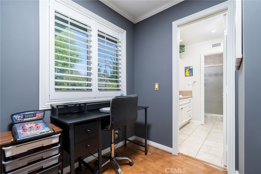 280 E Miramar