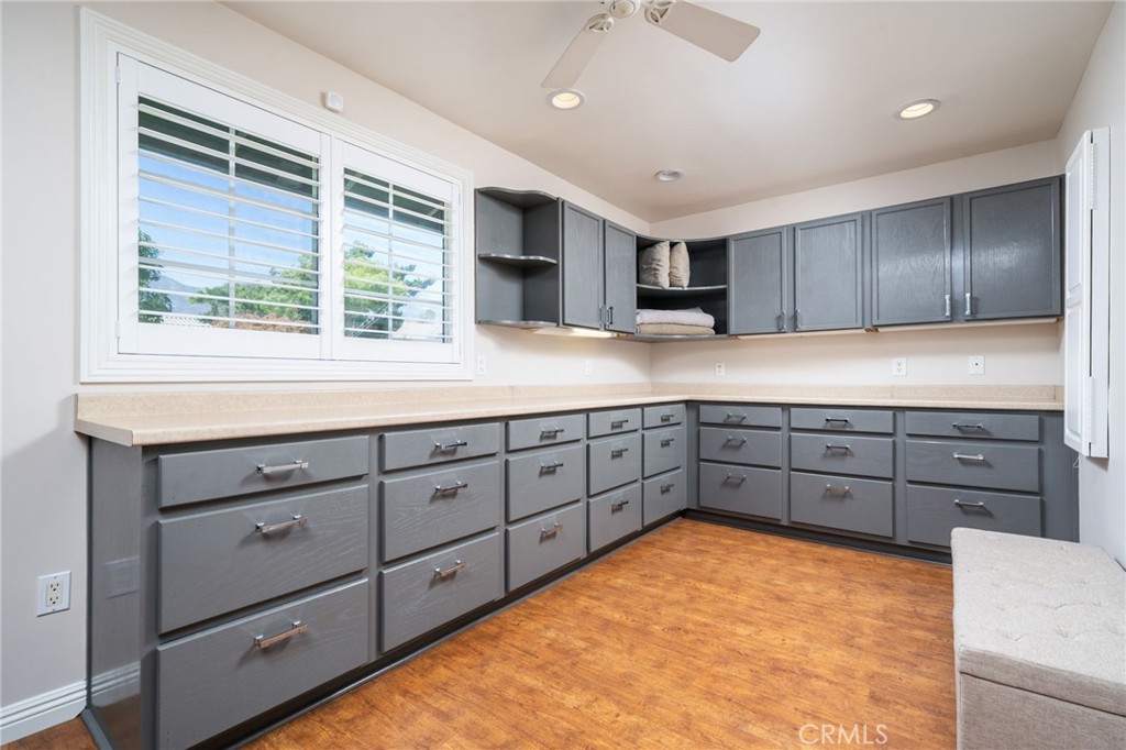 280 E Miramar