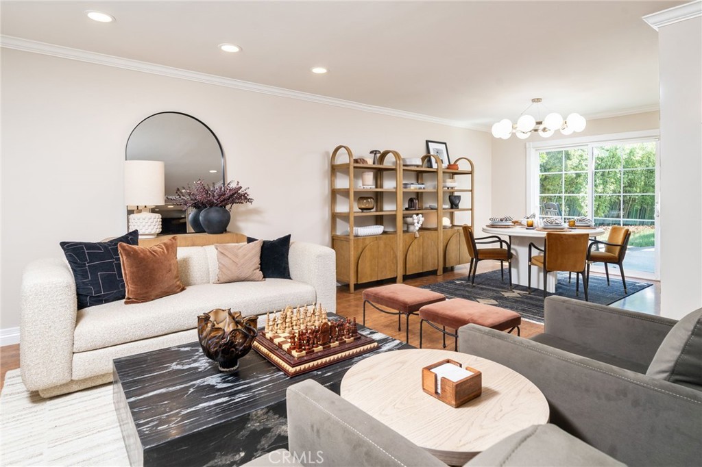280 E Miramar