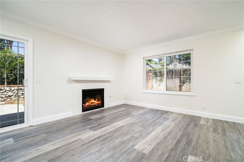 6864 Woodcrest