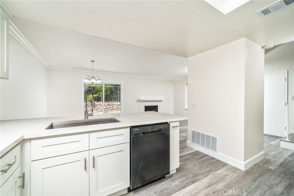 6864 Woodcrest