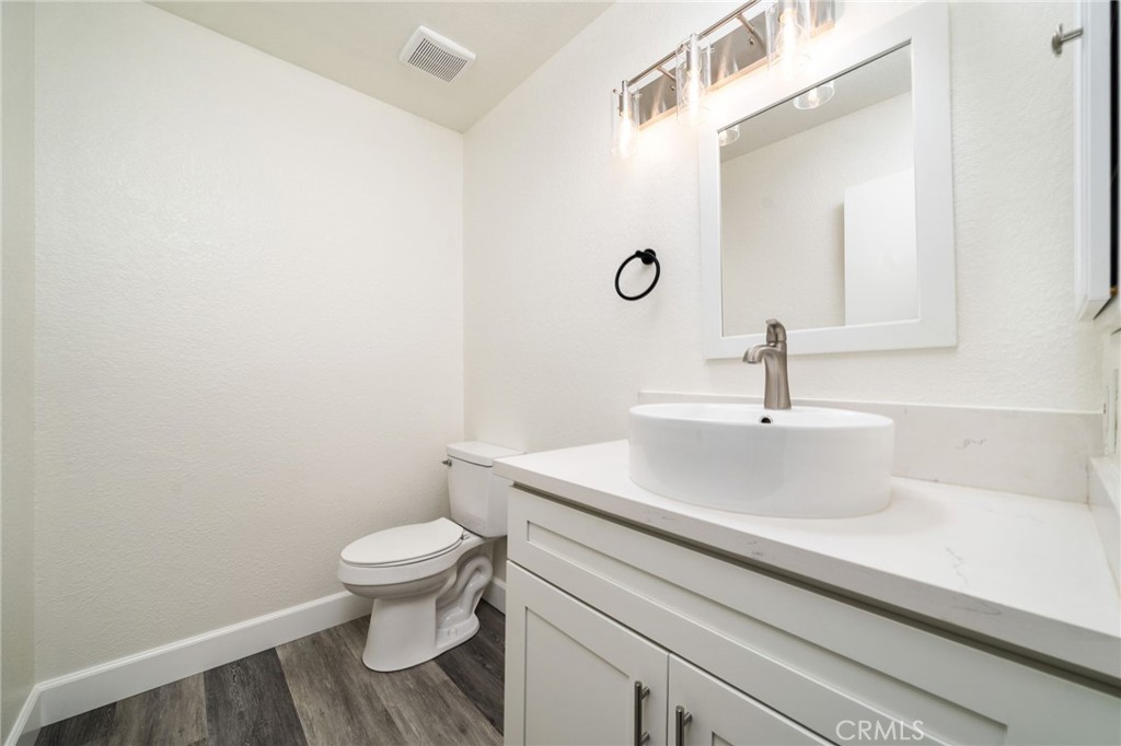 6864 Woodcrest