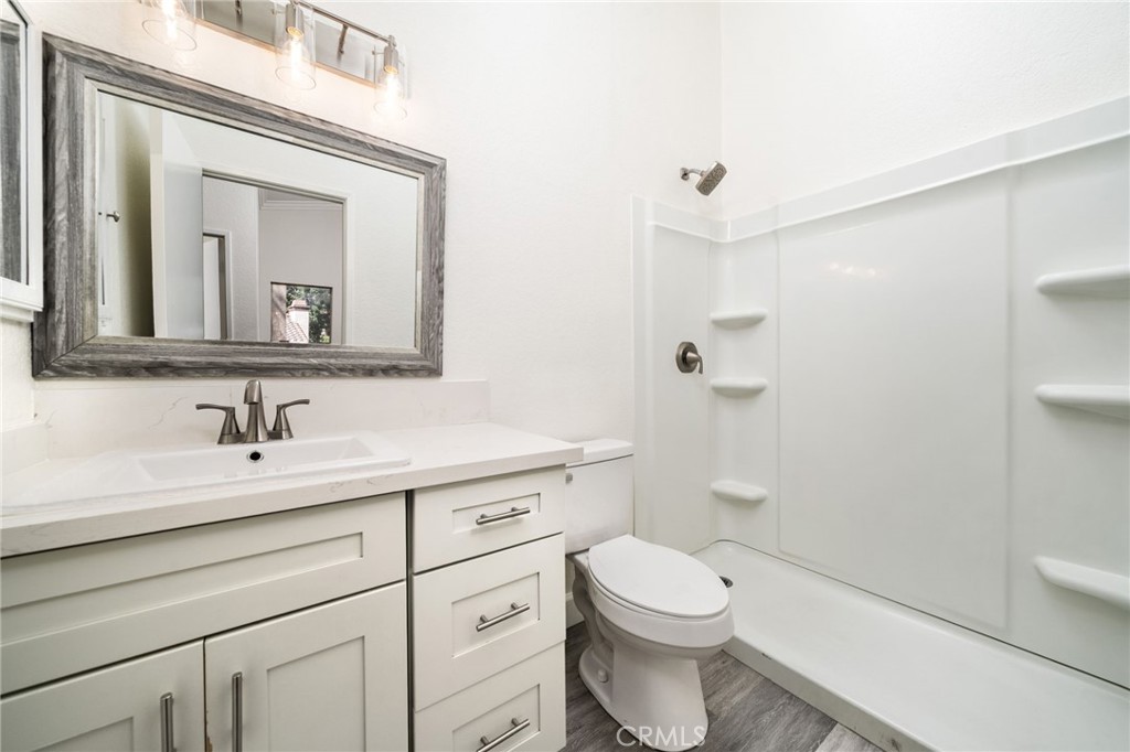 6864 Woodcrest