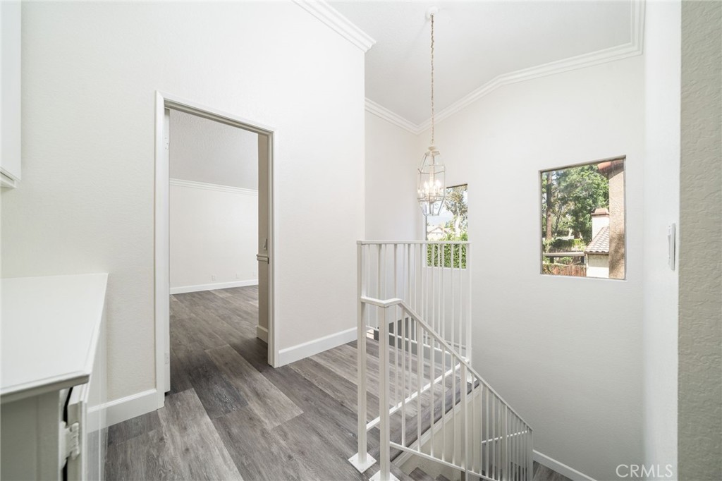 6864 Woodcrest