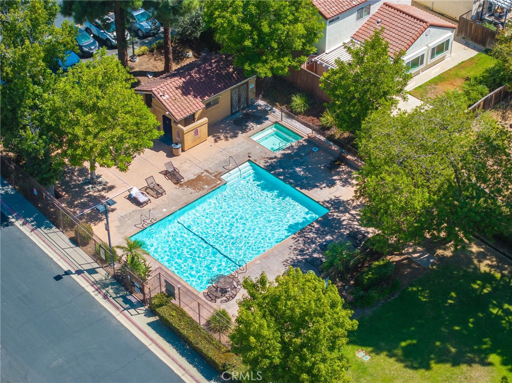 6864 Woodcrest