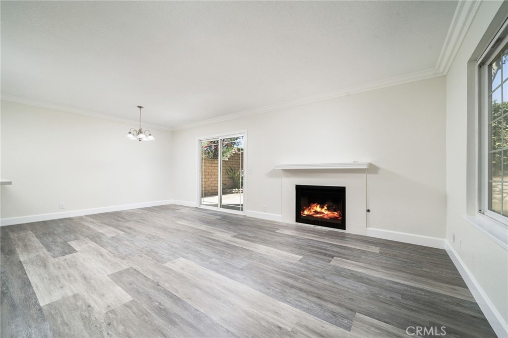 6864 Woodcrest