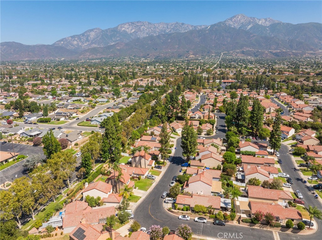 6864 Woodcrest