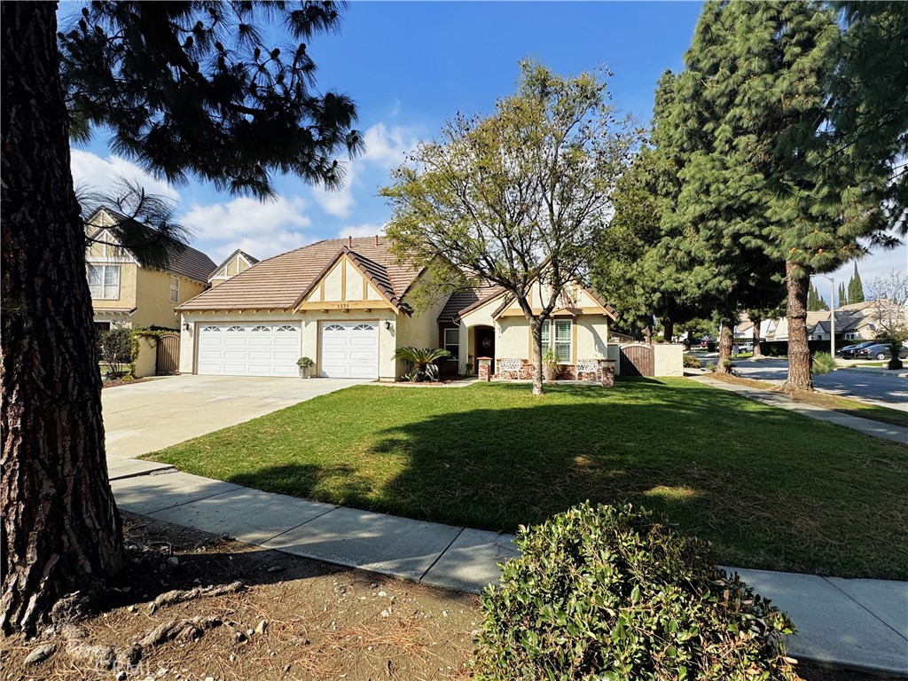 1571 Oakdale