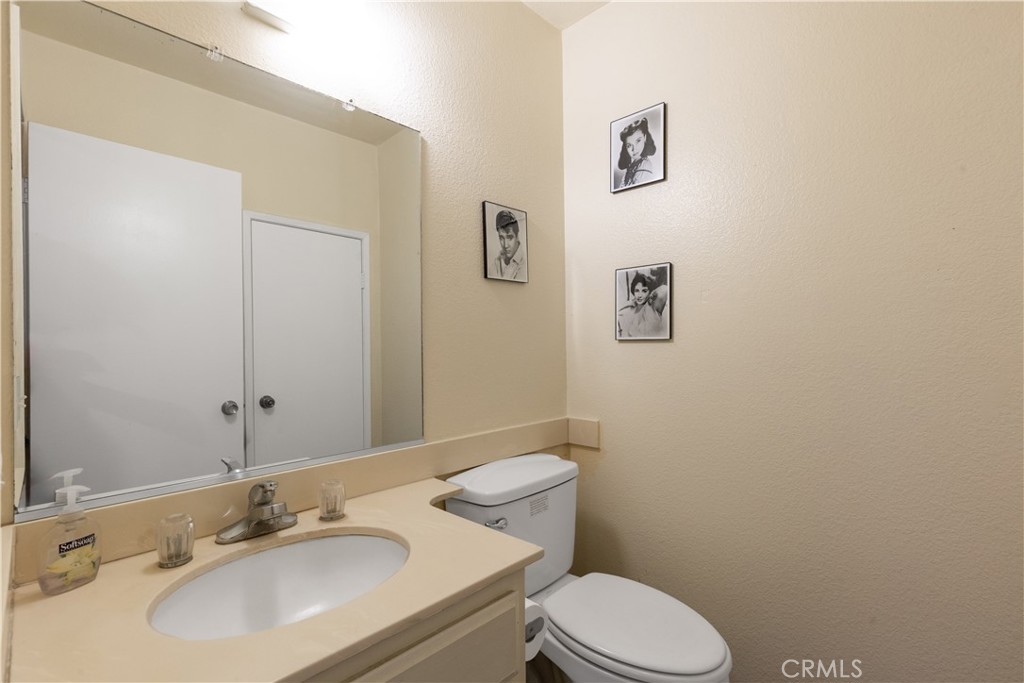 2003 S Mountain Avenue 5