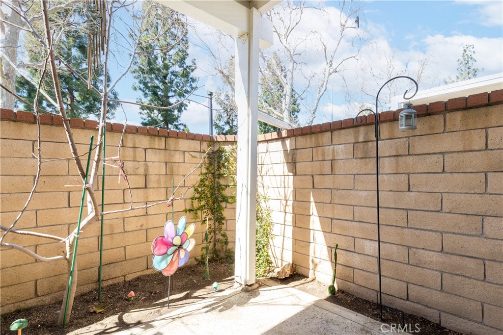 2003 S Mountain Avenue 5