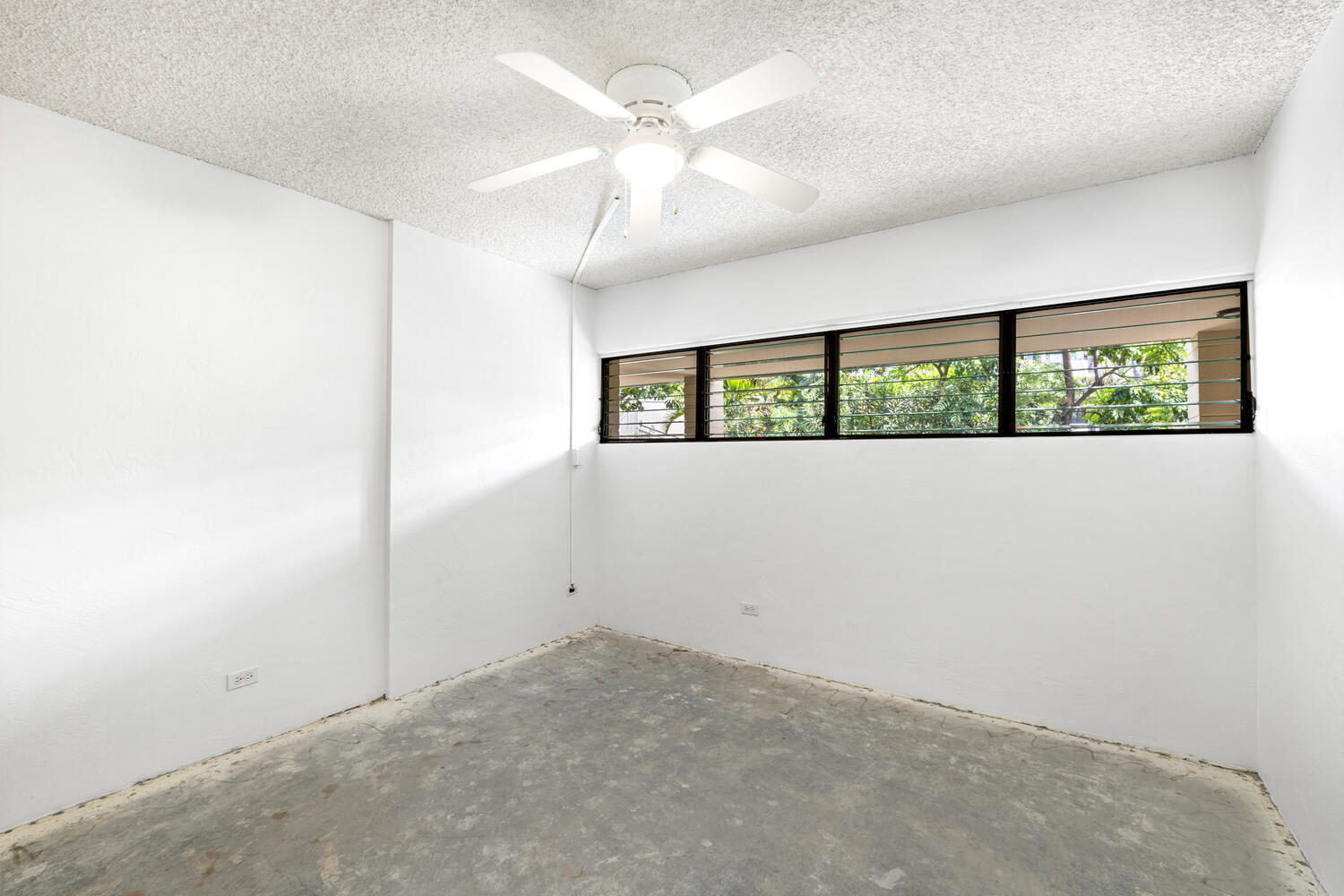 75-5681 KUAKINI HWY 215