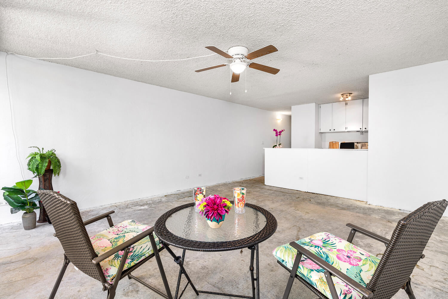 75-5681 KUAKINI HWY 215