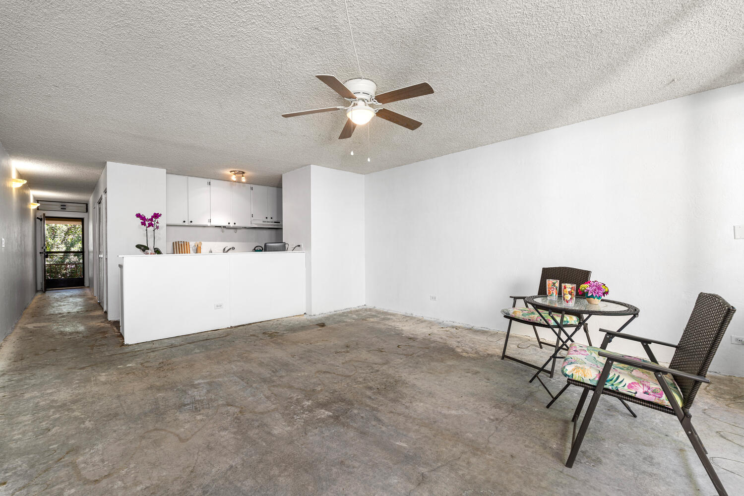 75-5681 KUAKINI HWY 215