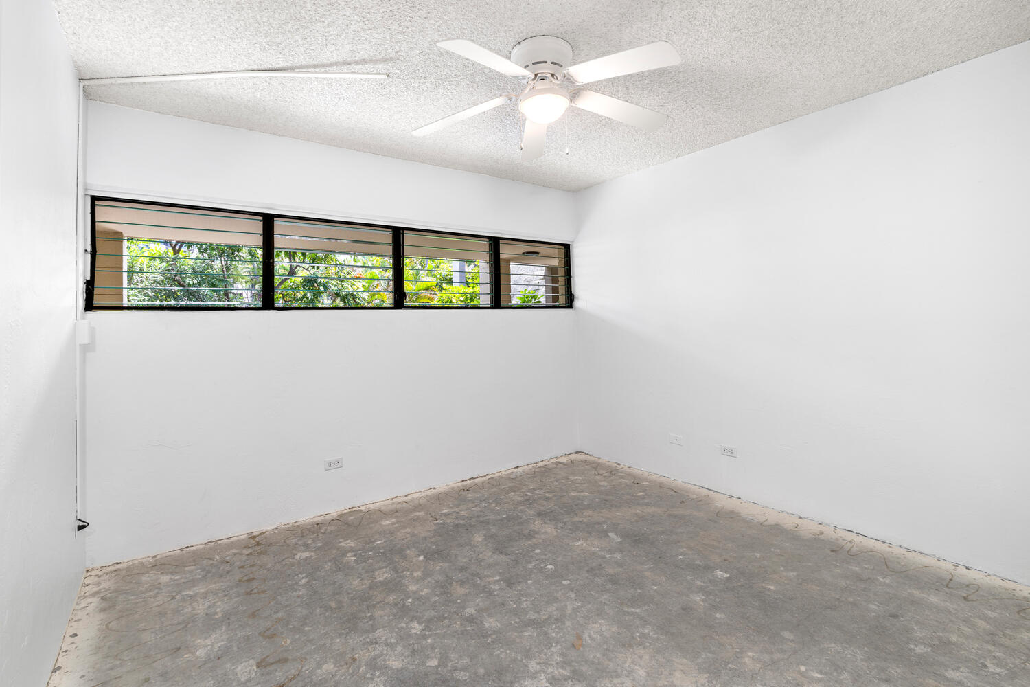 75-5681 KUAKINI HWY 215