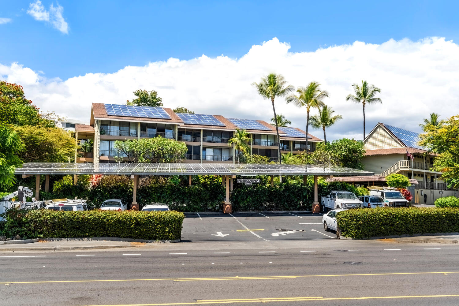75-5681 KUAKINI HWY 215