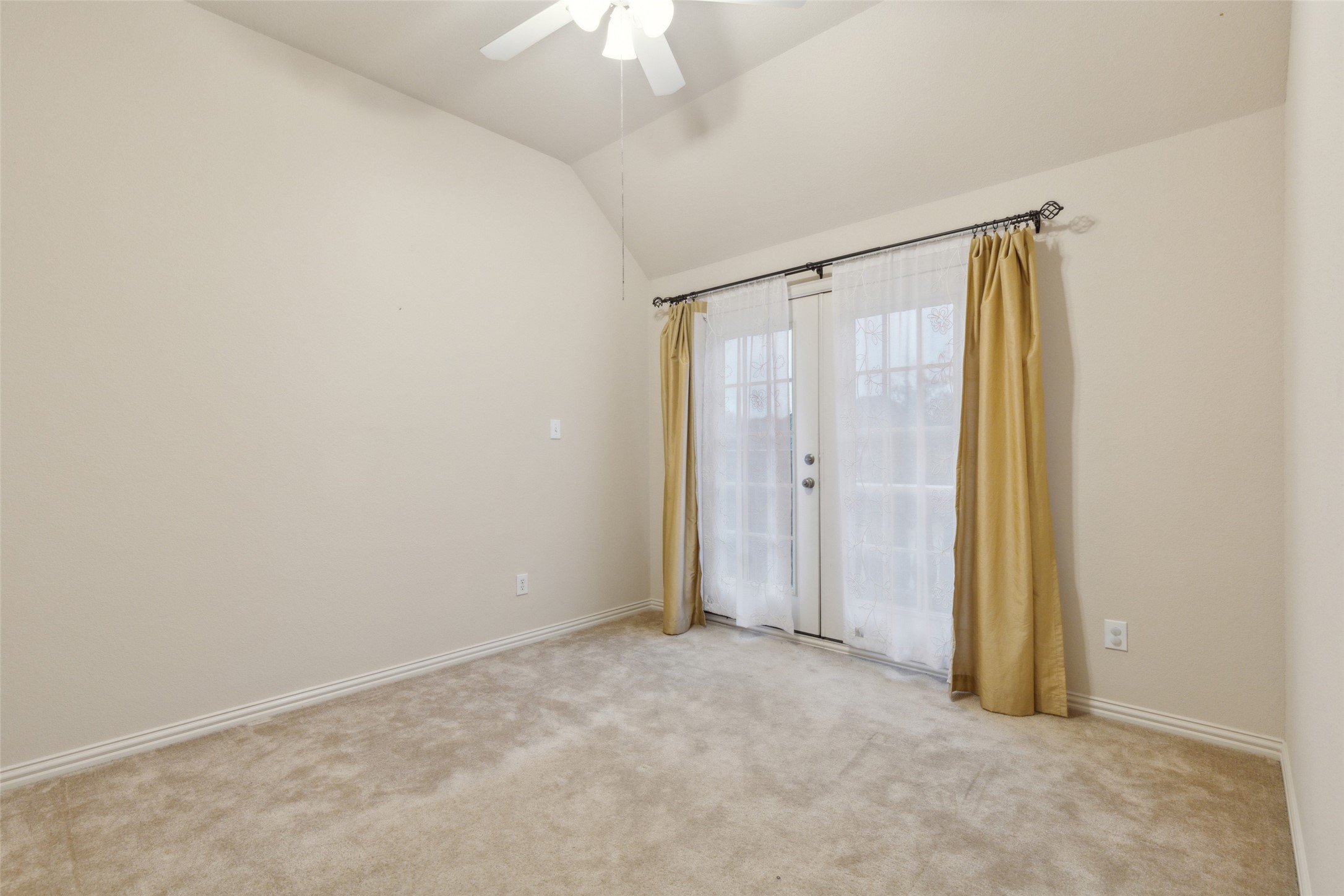 3048 Nadar