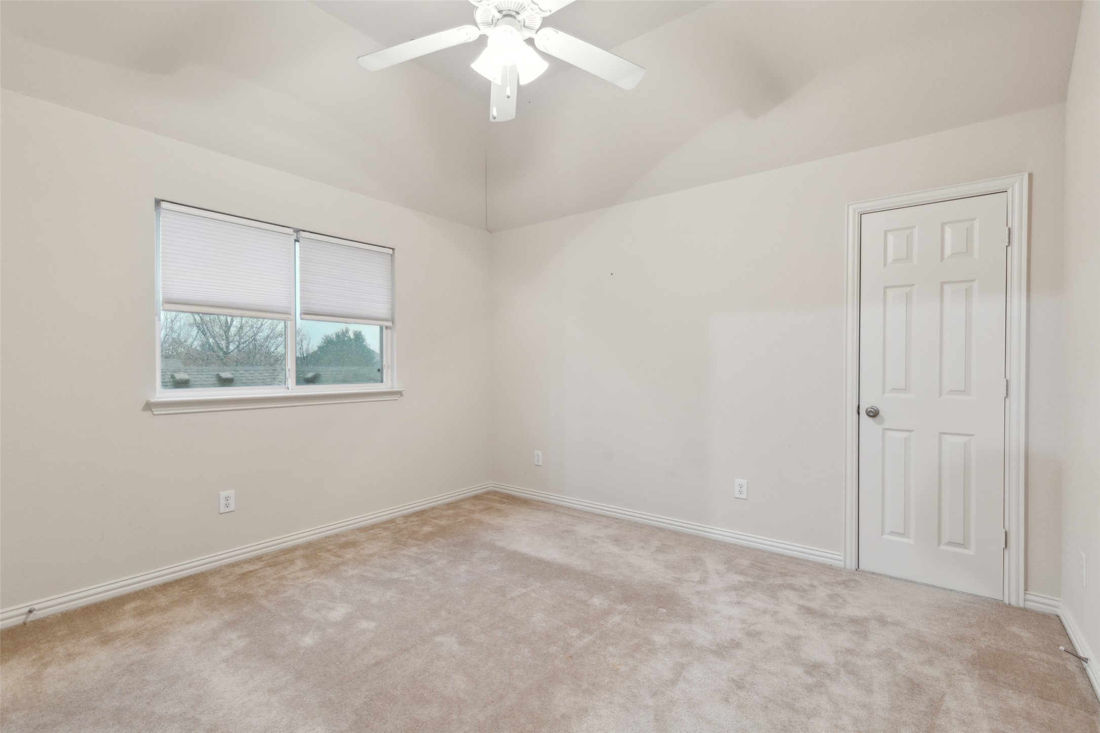 3048 Nadar