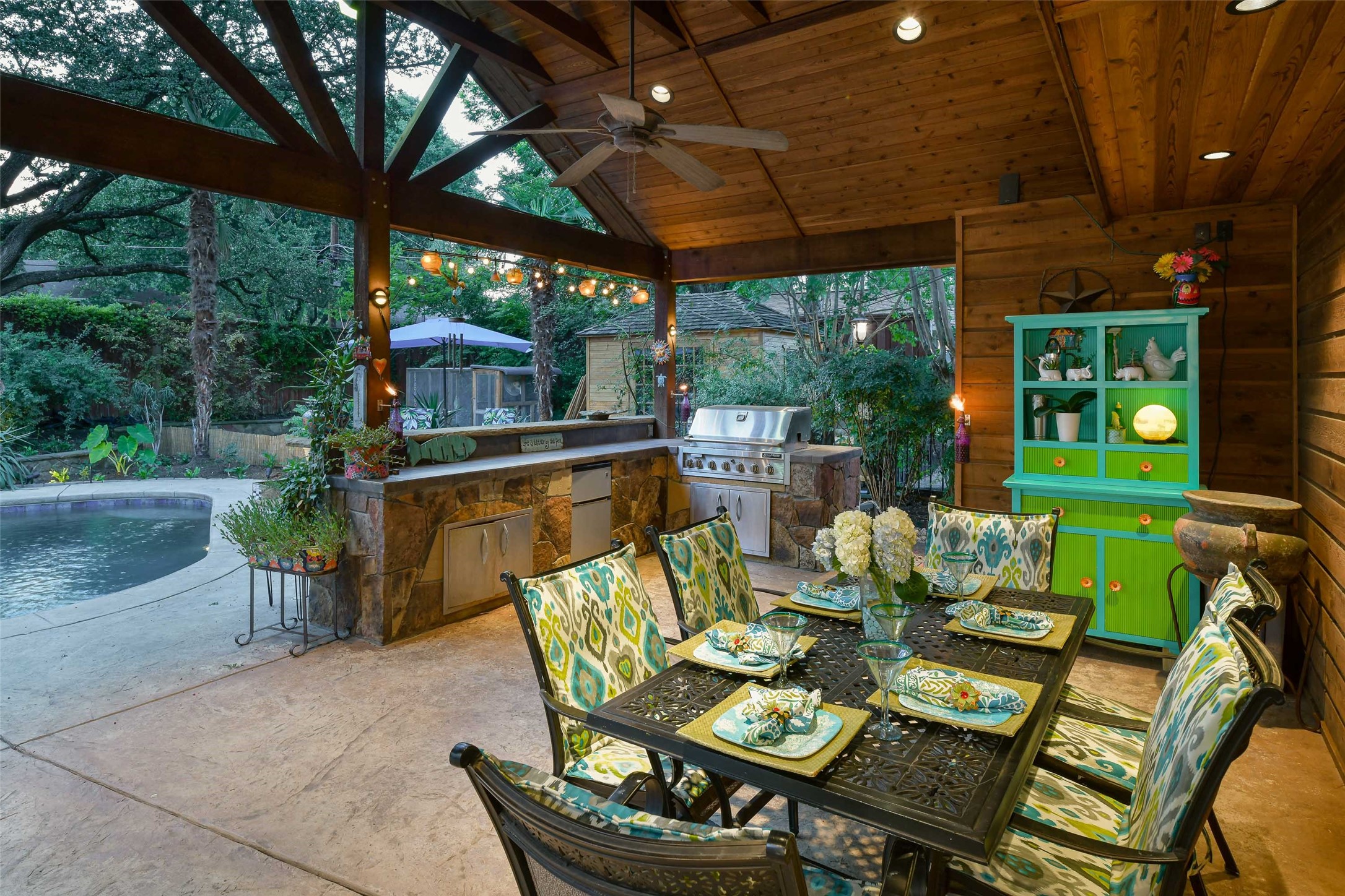 6121 Shadycliff Drive