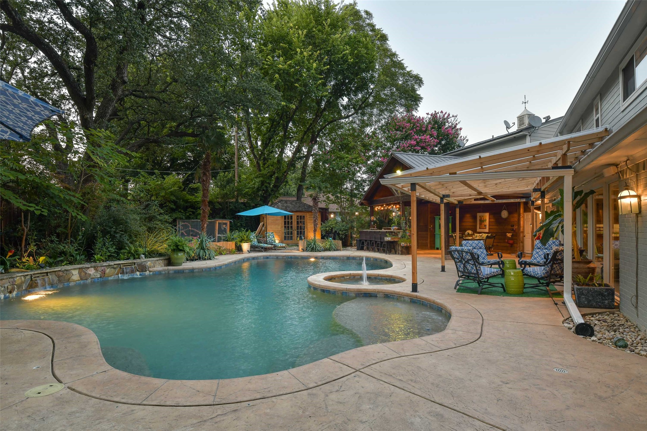 6121 Shadycliff Drive