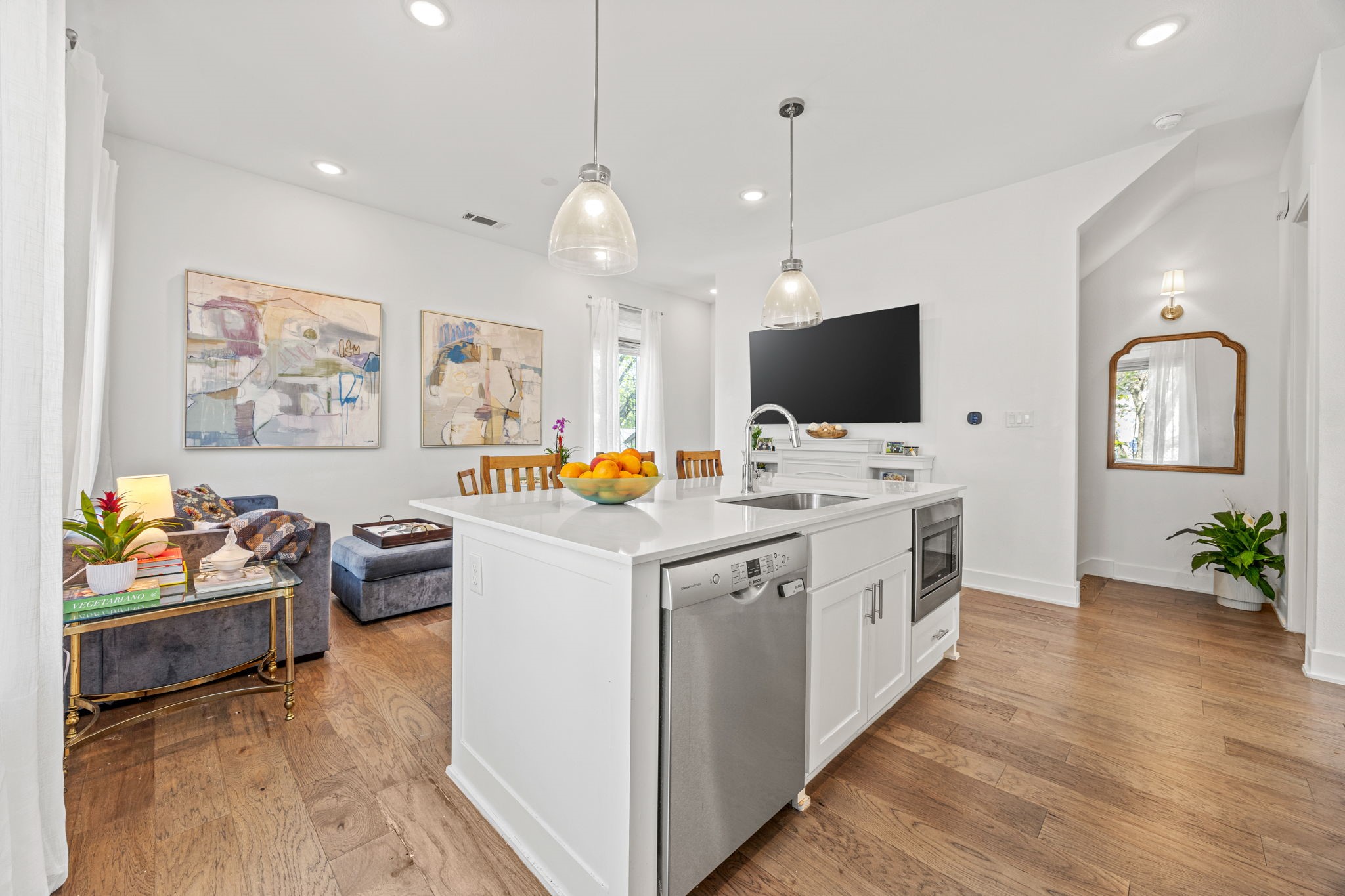 107 E Chester Court