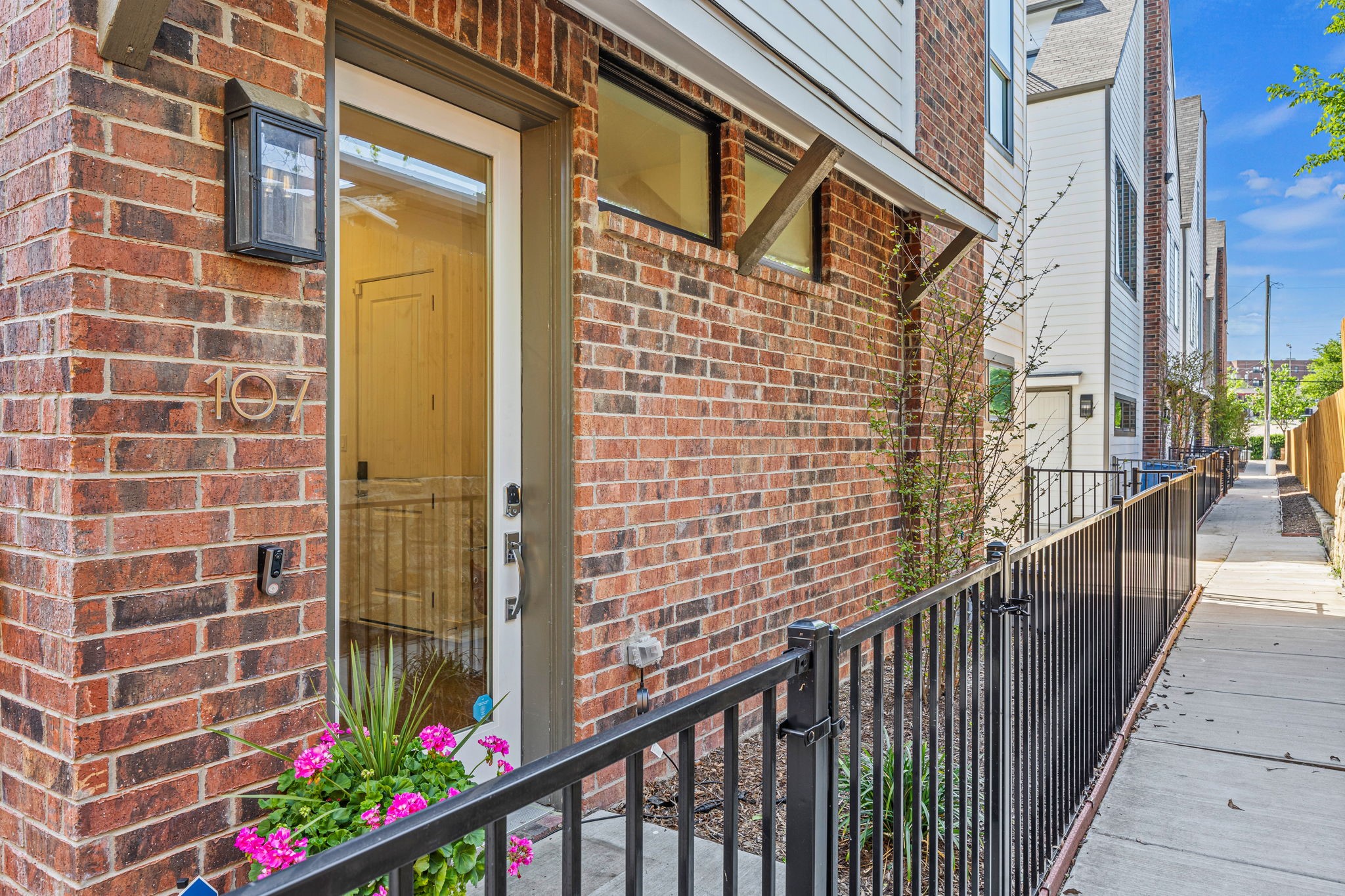 107 E Chester Court