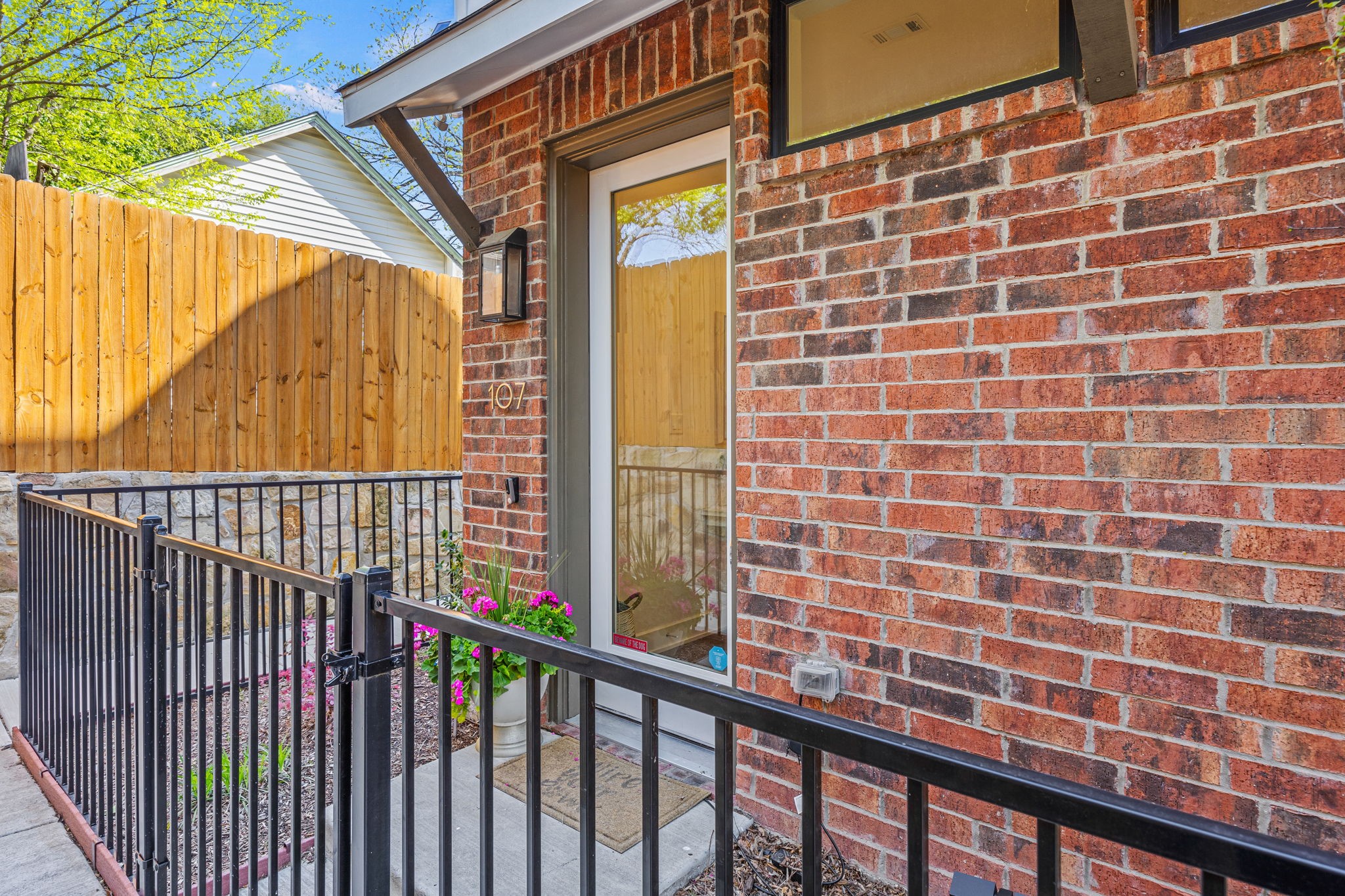 107 E Chester Court