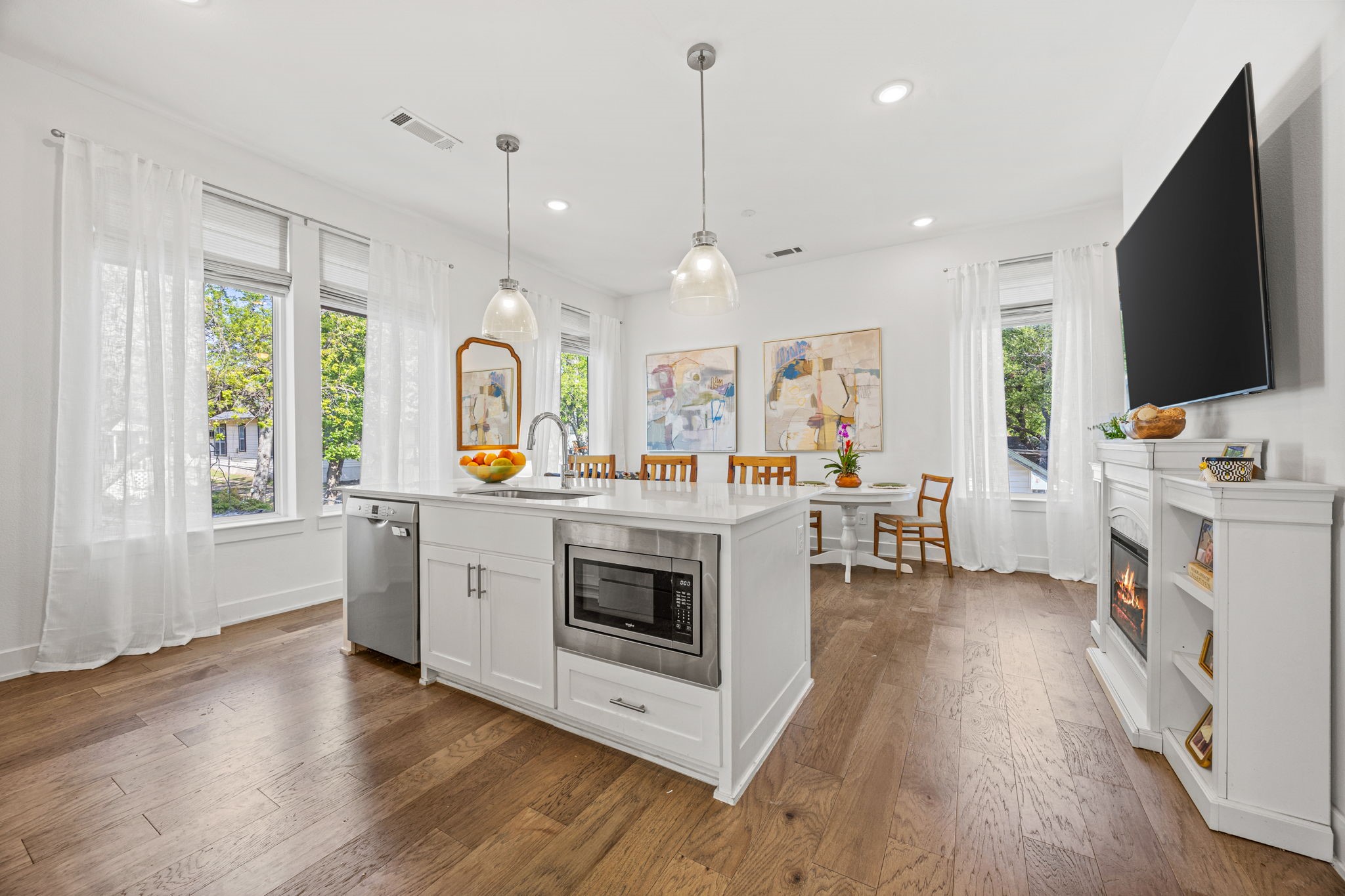 107 E Chester Court