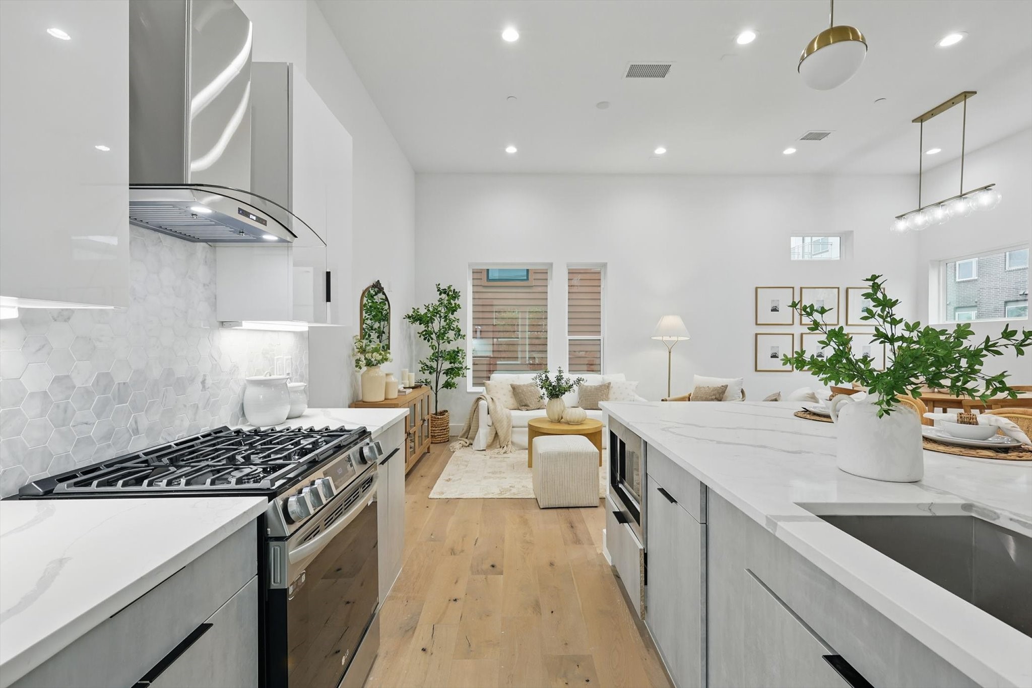 4208 Live Oak Street 105