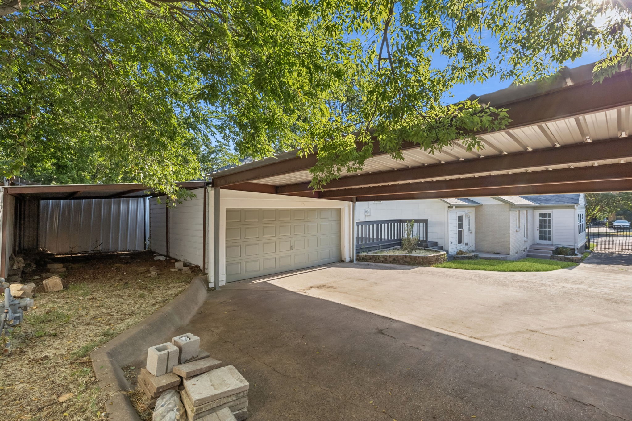 207 N Hampton Road