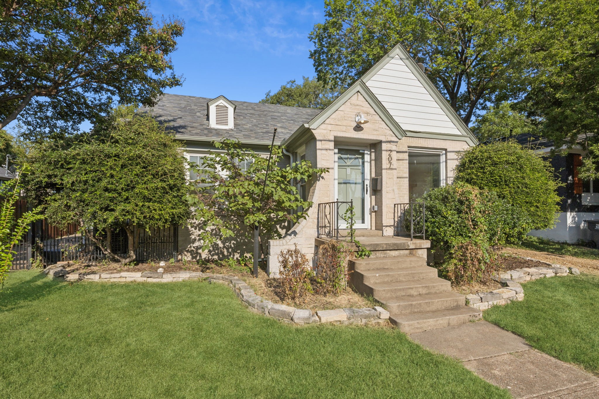 207 N Hampton Road