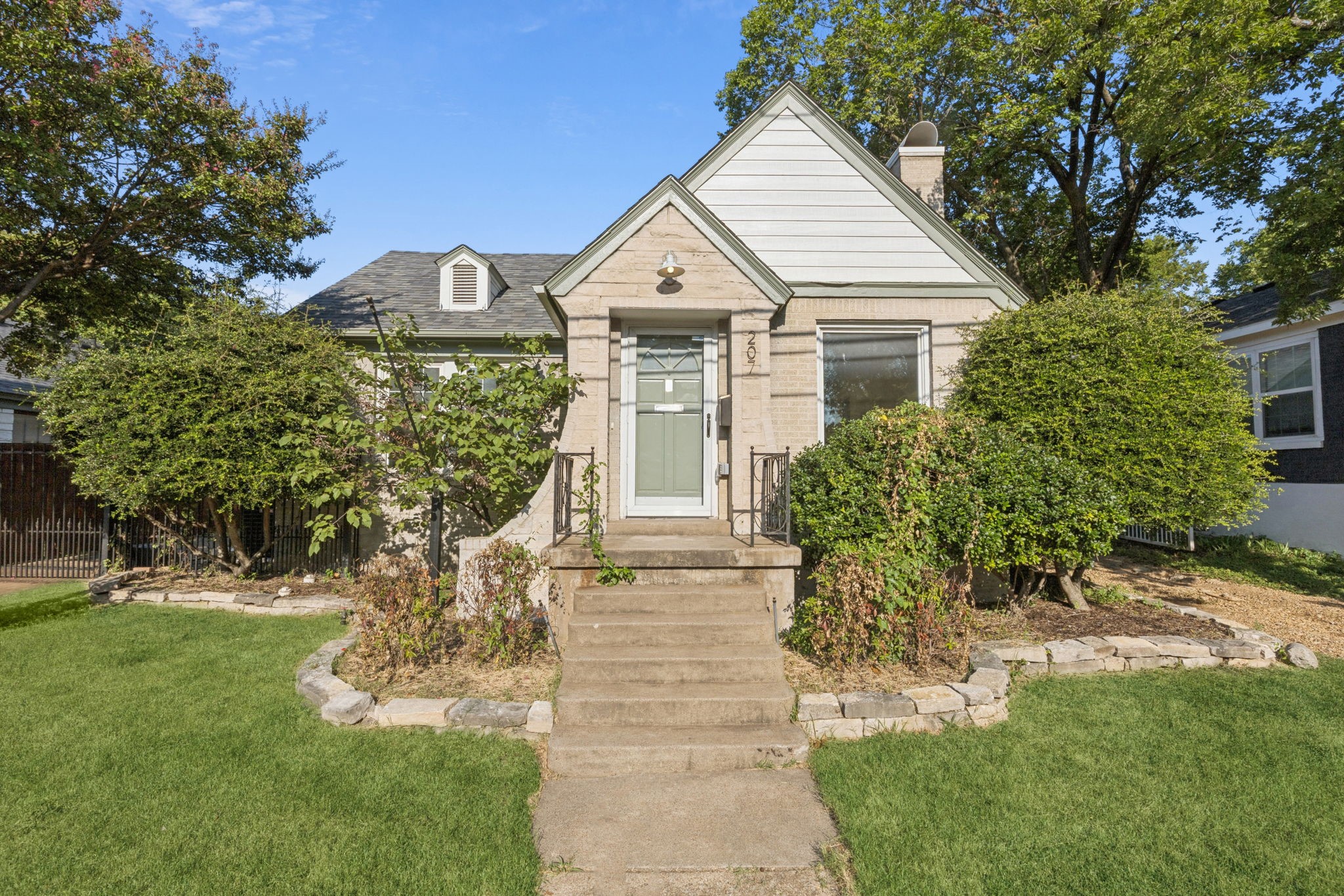 207 N Hampton Road