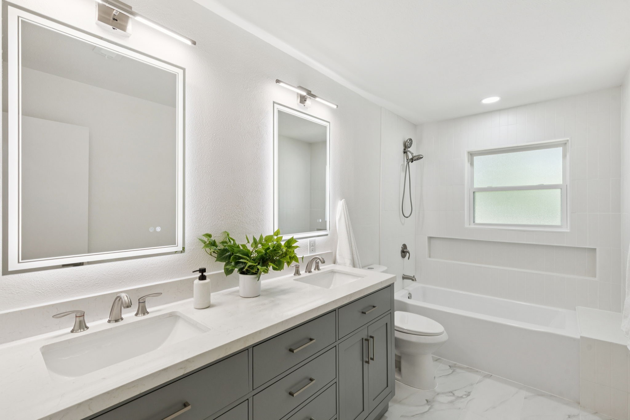 9959 E Lake Highlands Drive