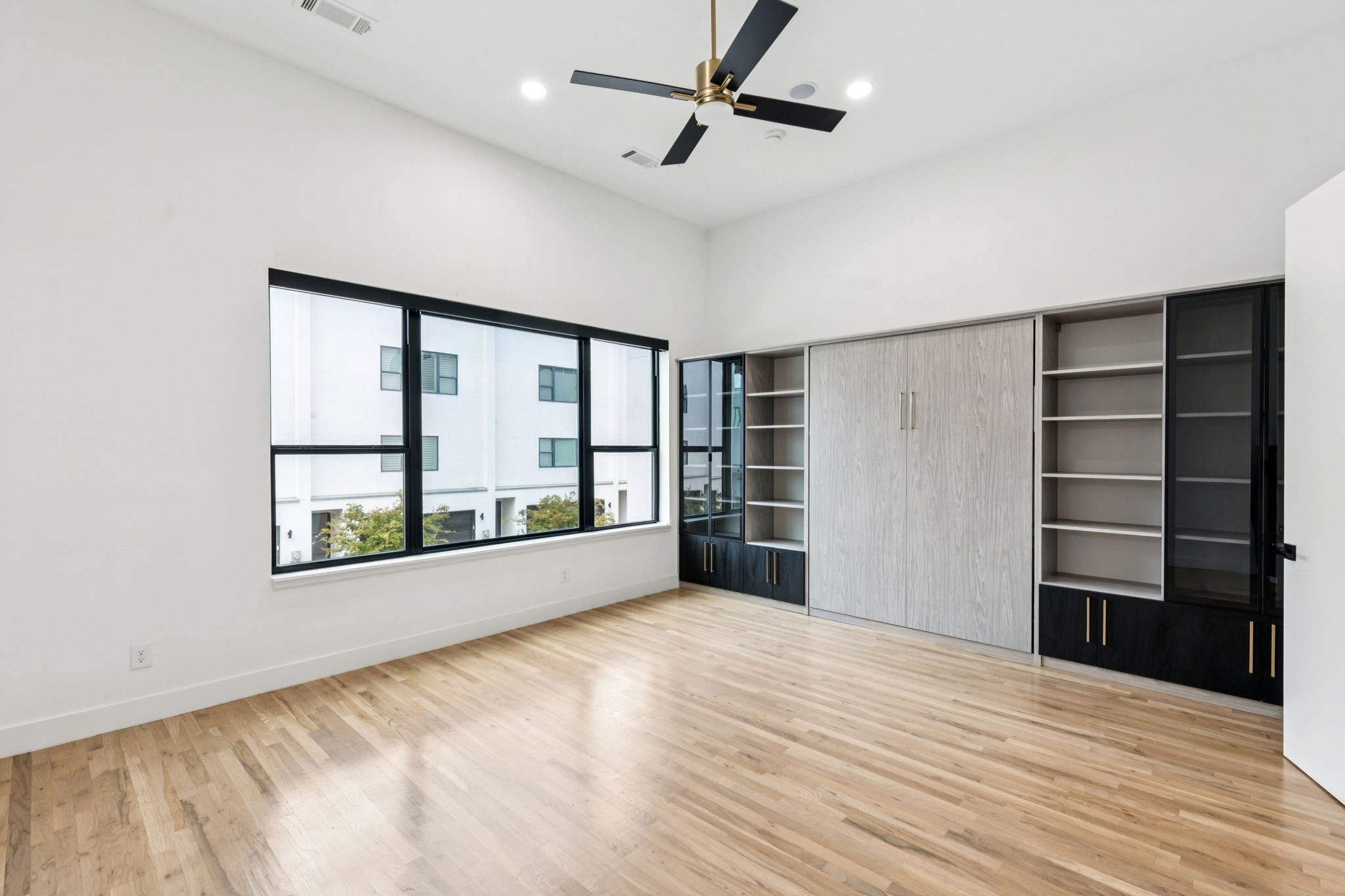 4948 Blaynes View