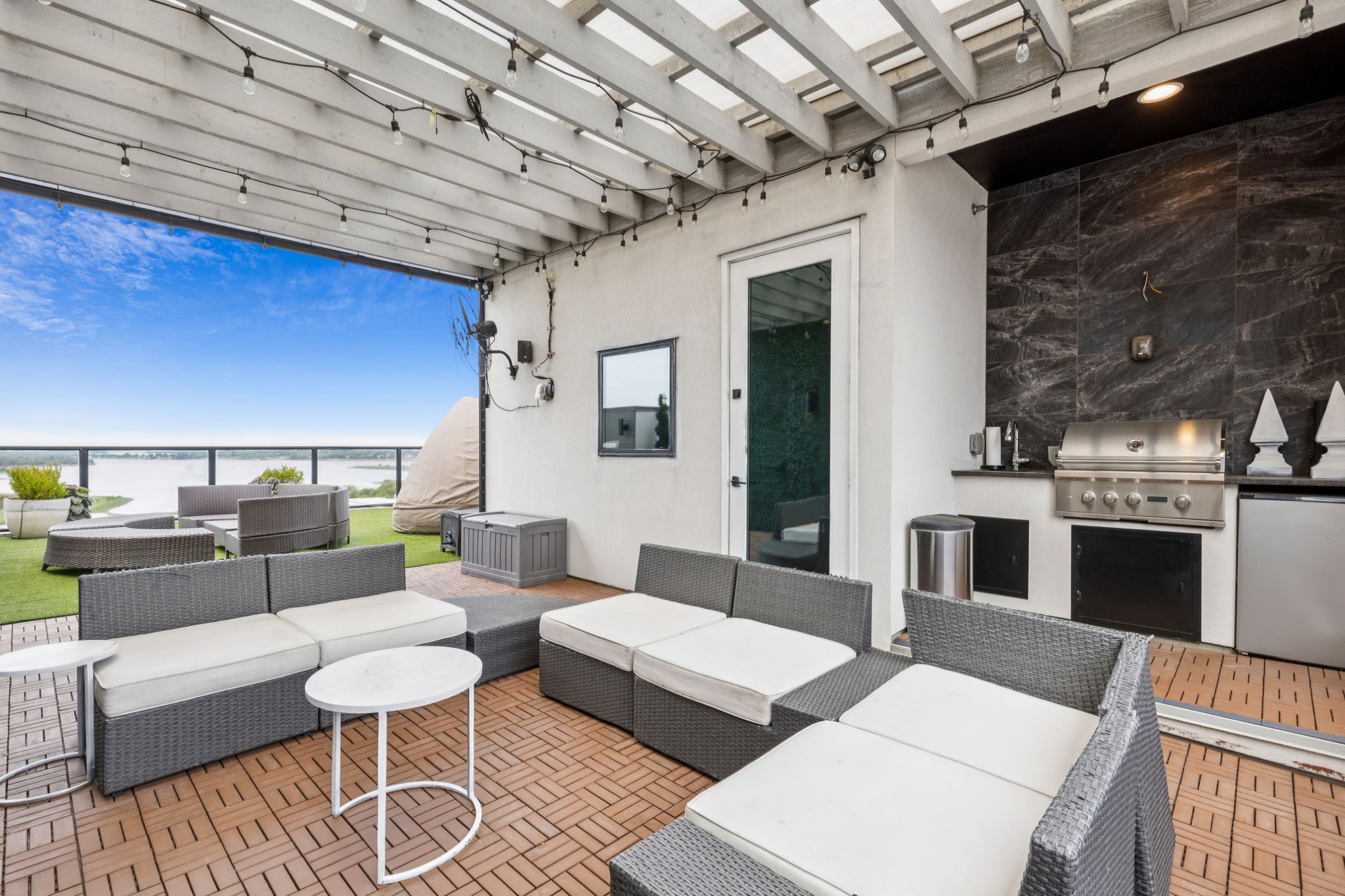 4948 Blaynes View