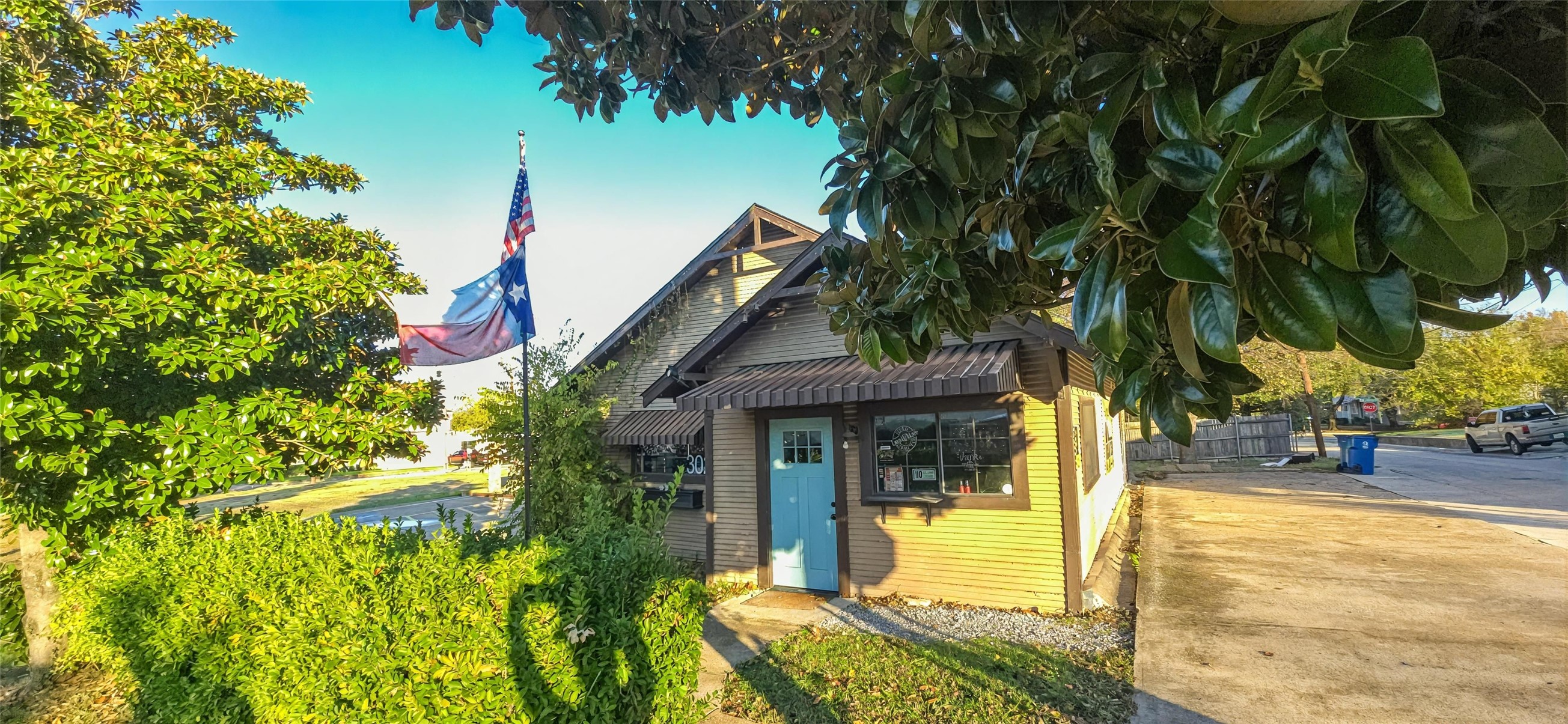 302 W Rusk