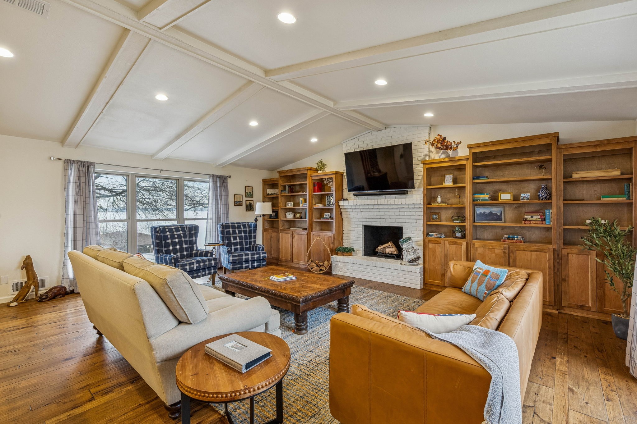 25 Shoreline Drive
