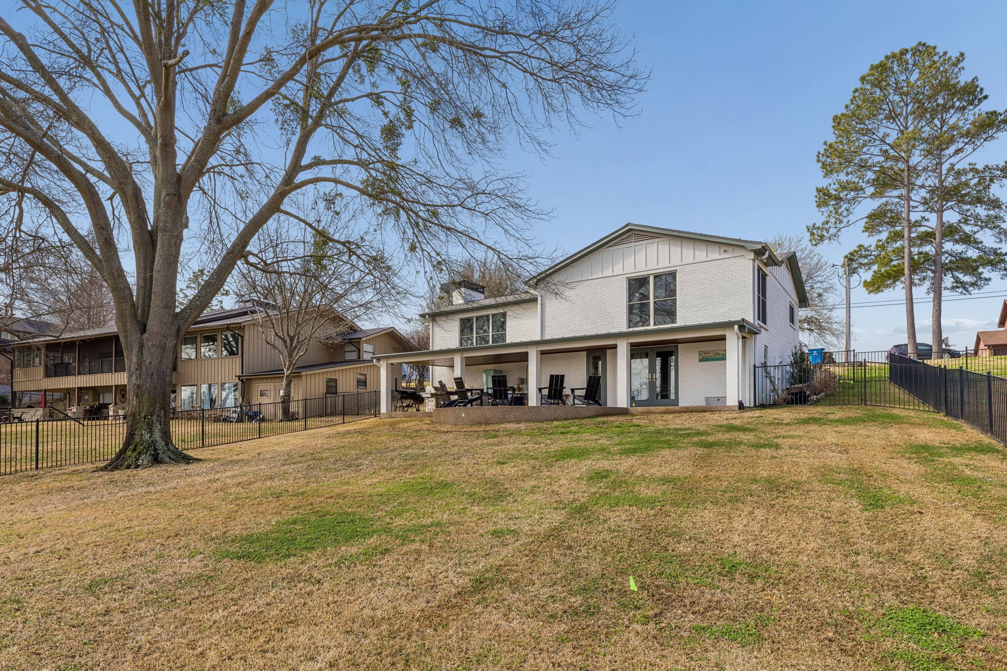 25 Shoreline Drive
