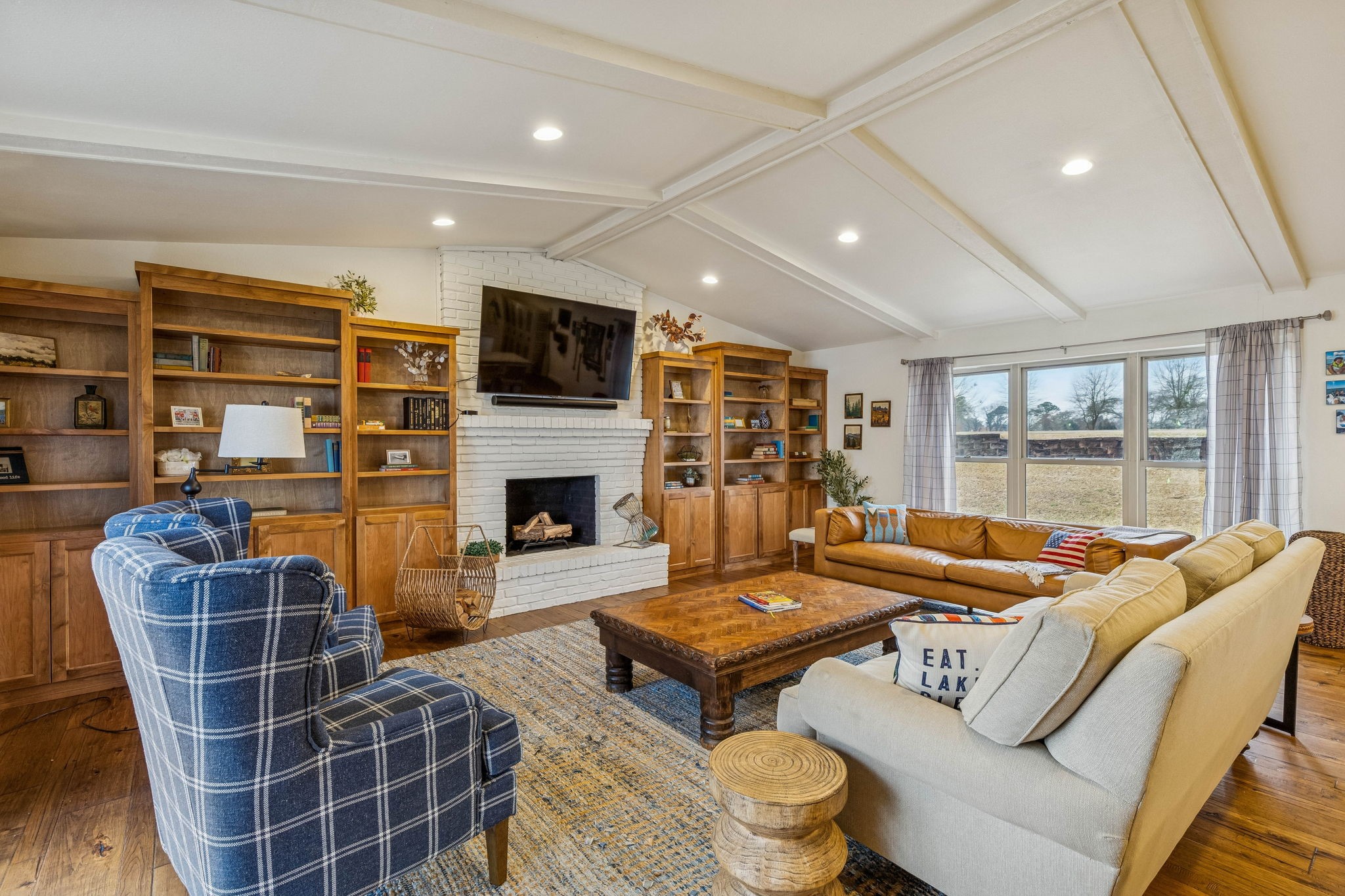 25 Shoreline Drive