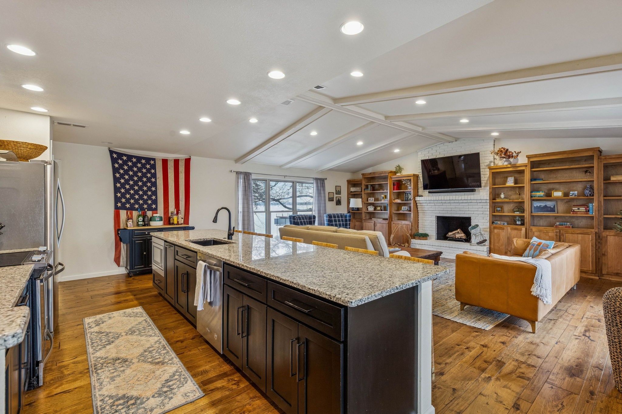 25 Shoreline Drive