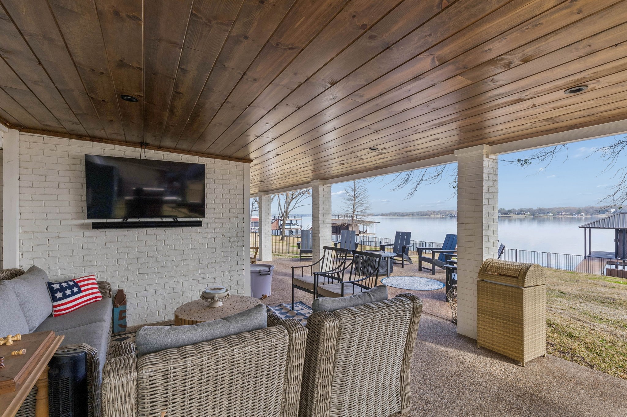 25 Shoreline Drive