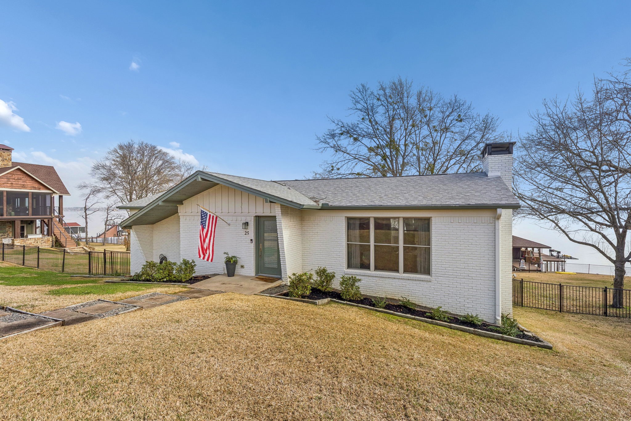 25 Shoreline Drive