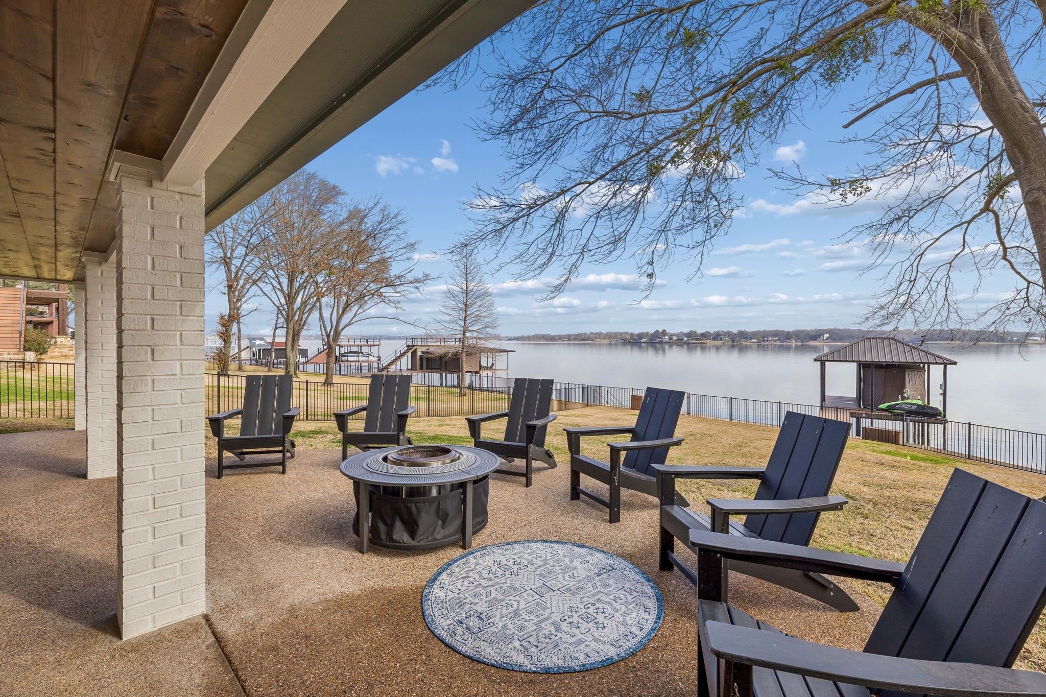 25 Shoreline Drive