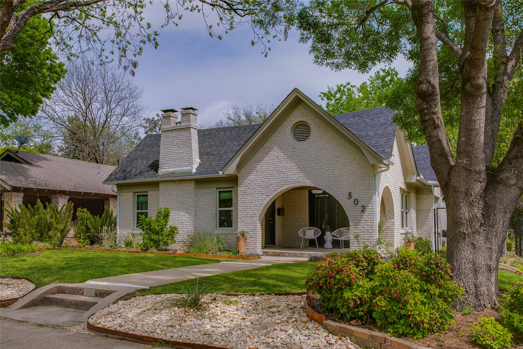 302 N Waverly Drive