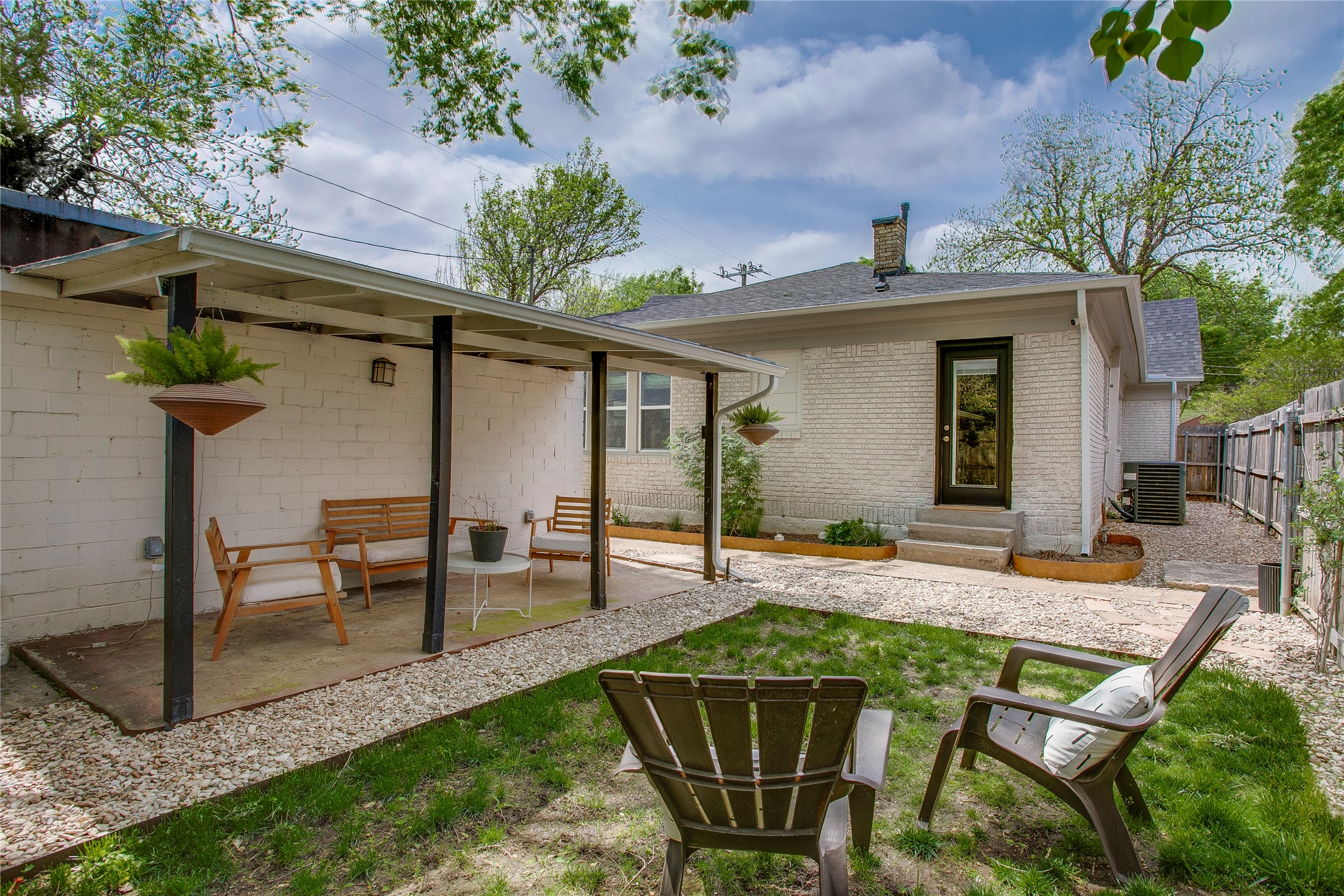 302 N Waverly Drive